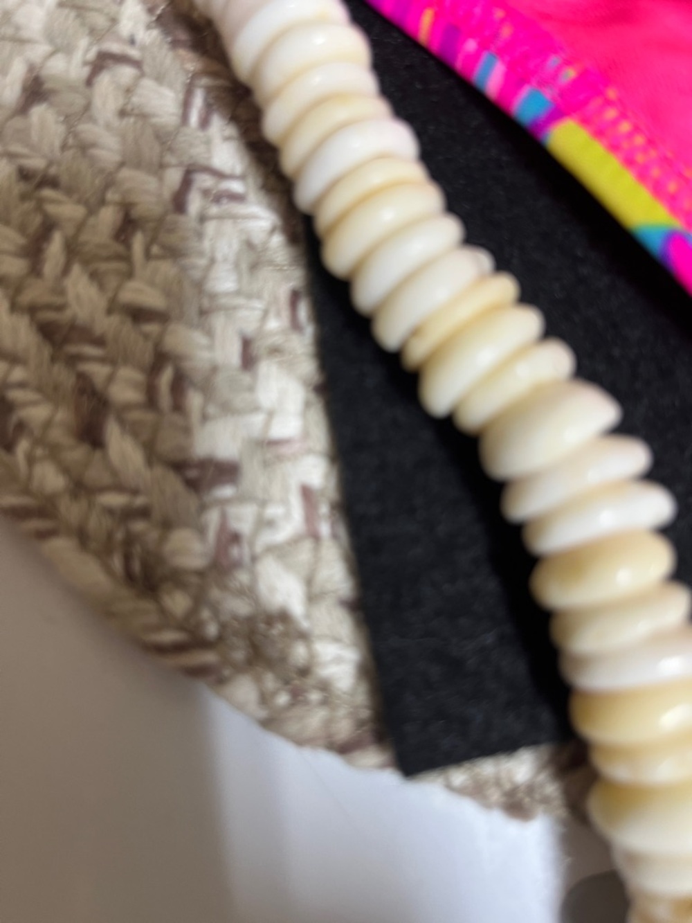 VTG Hawaiian Large Puka Shell Necolas for Women & Men - Picture 5 of 5
